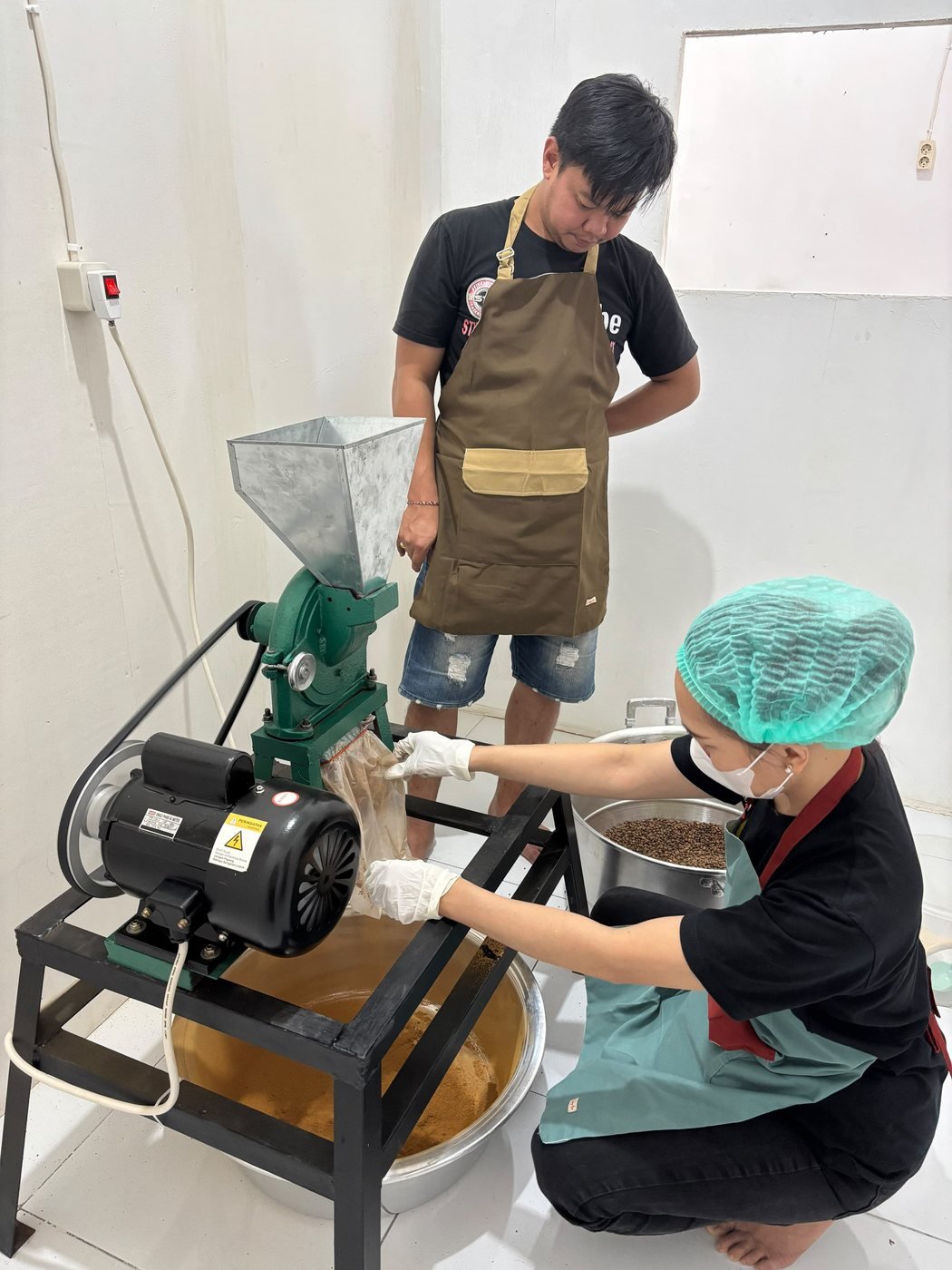 Proses penggilingan kopi Toraja